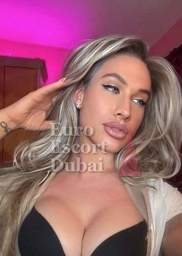 Kate, 31, escort in Abu Dhabi — 161 cm, blonde hair (photo 6 of 9)