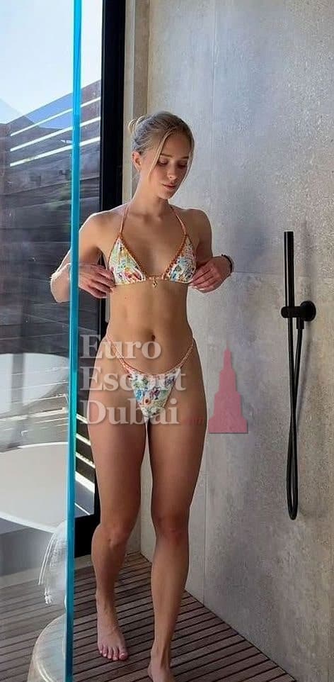 Lauren, 26, escort in Dubai — 170 cm, blonde hair (photo 8 of 9)