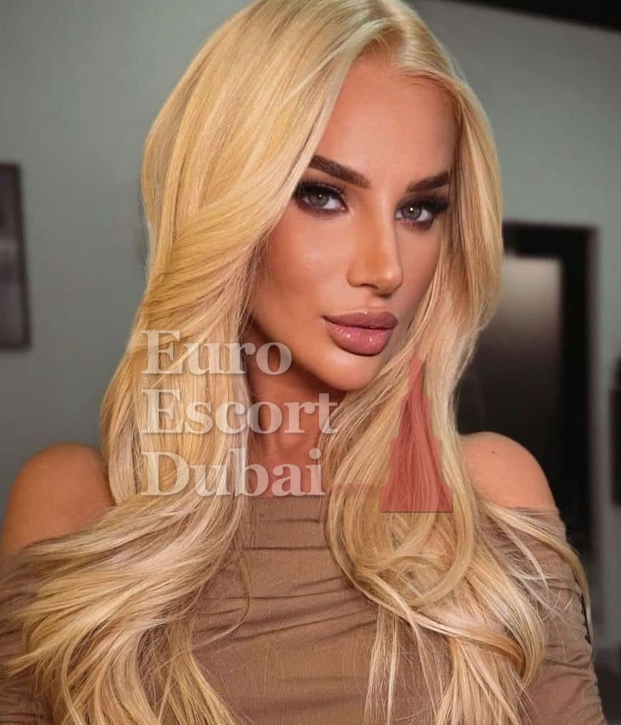 Nuria, 23, escort in Dubai — blonde hair, Italian (photo 7 of 10)