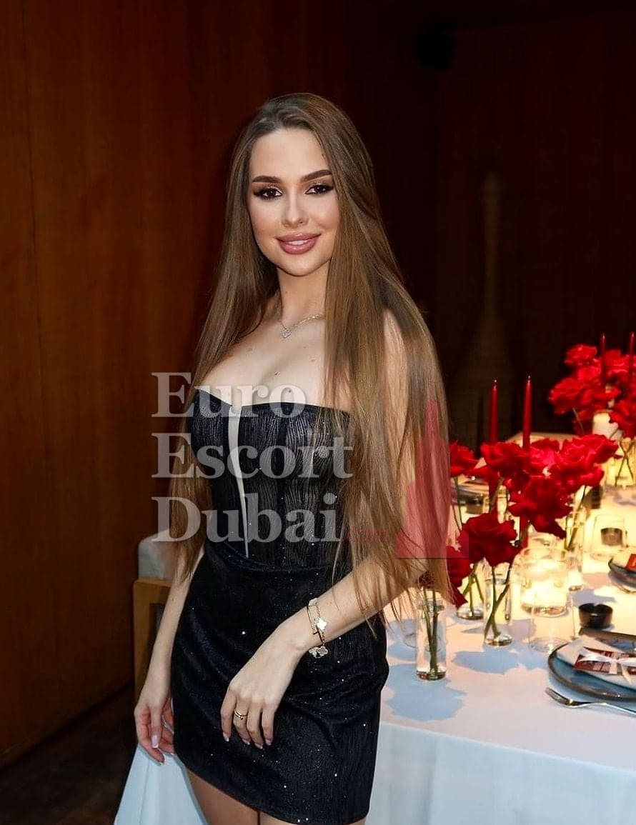 Violetta, 20, escort in Dubai — French, 169 cm (photo 2 of 6)