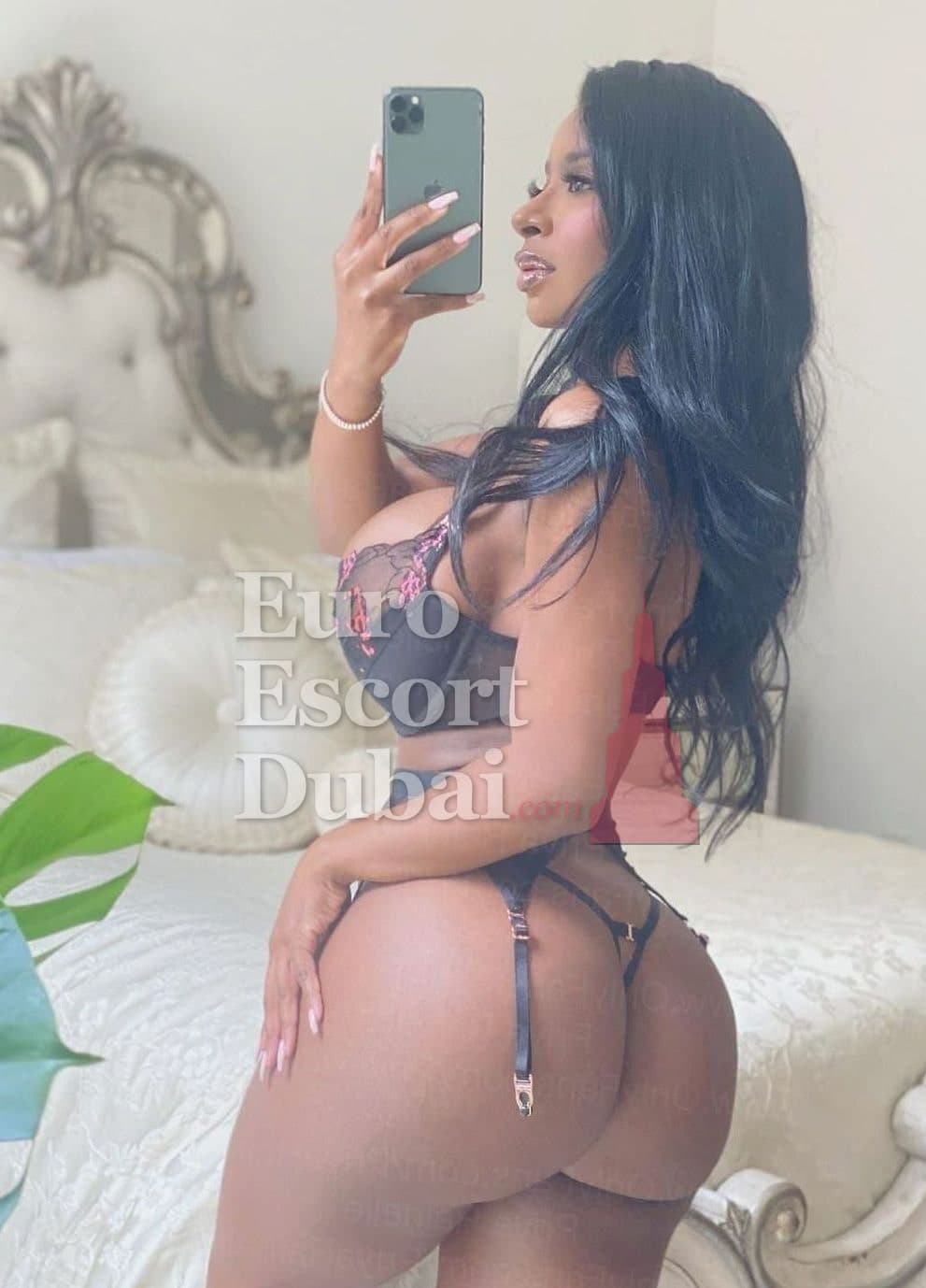 Zineb, 26, escort in Dubai — black hair, Emirati (photo 7 of 9)