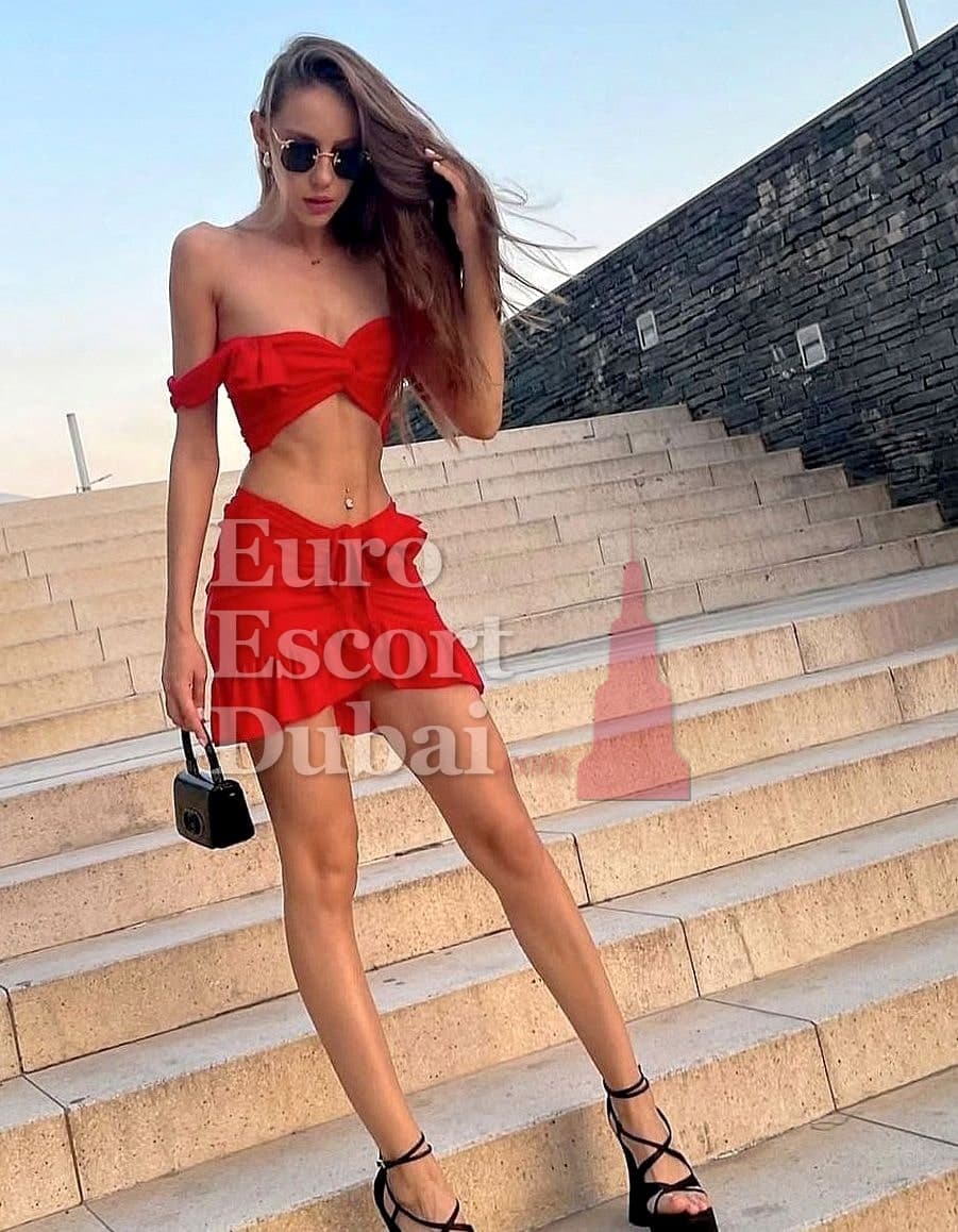 Freja, 22, escort in Dubai — French, 168 cm (photo 5 of 6)