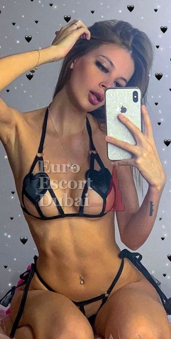Frida, 31, escort in Abu Dhabi — 168 cm, blonde hair (photo 2 of 6)