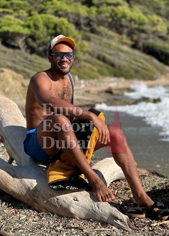 Jason, 33, escort in Abu Dhabi — black hair, 185 cm (photo 5 of 7)