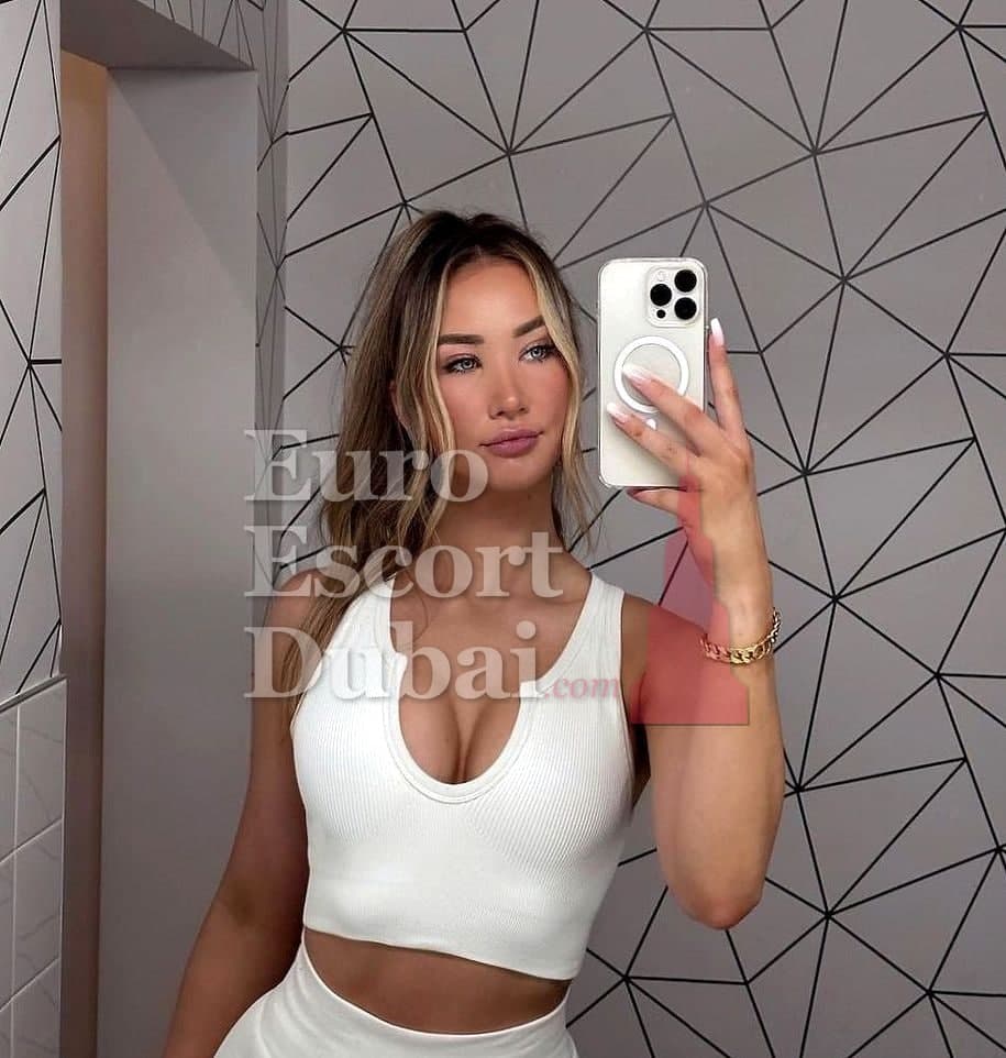 Paris, 26, escort in Abu Dhabi — blonde hair, Danish (photo 1 of 10)