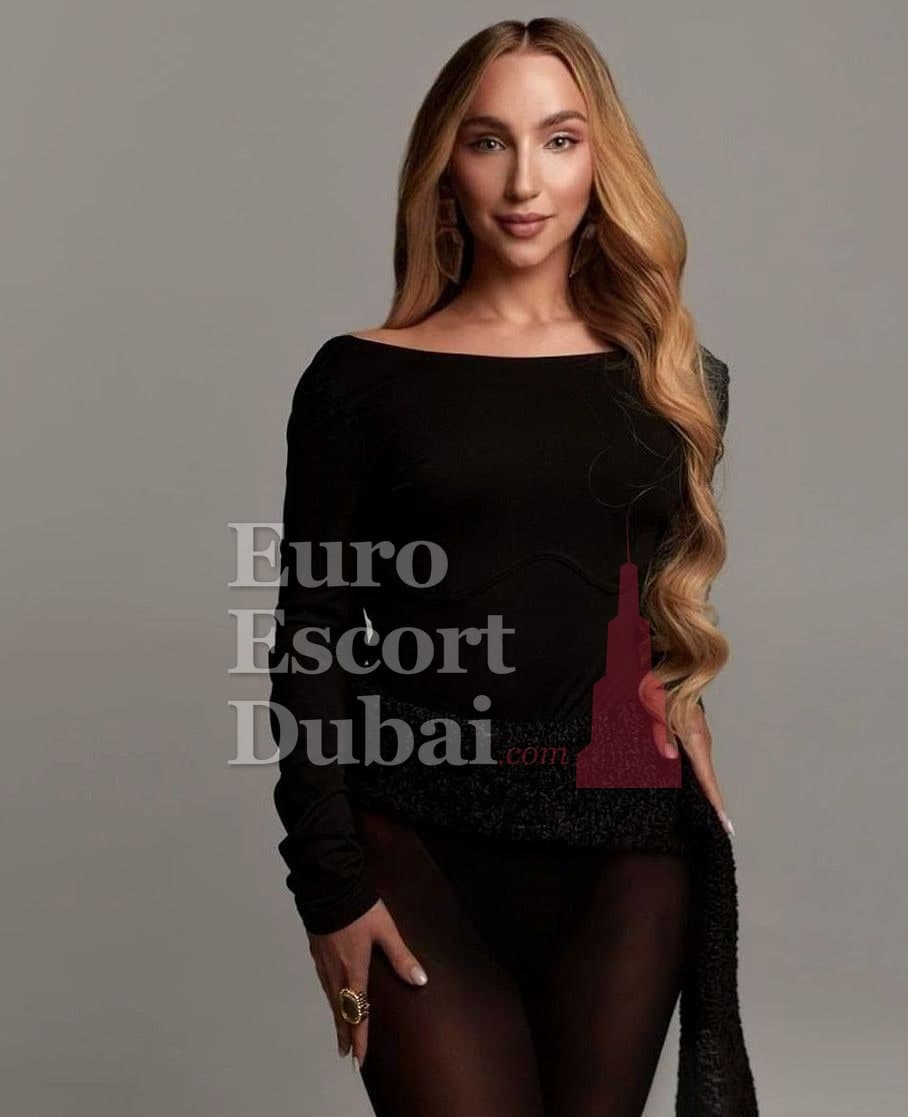 Dominika, 20, escort in Dubai — blonde hair, Russian (photo 1 of 7)