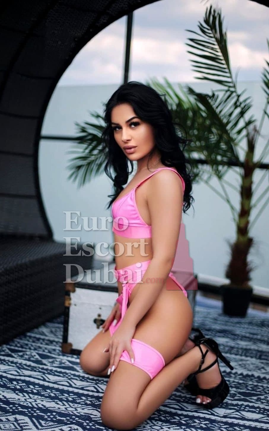 Yara, 36, escort in Sharjah — blonde hair, 152 cm (photo 1 of 8)