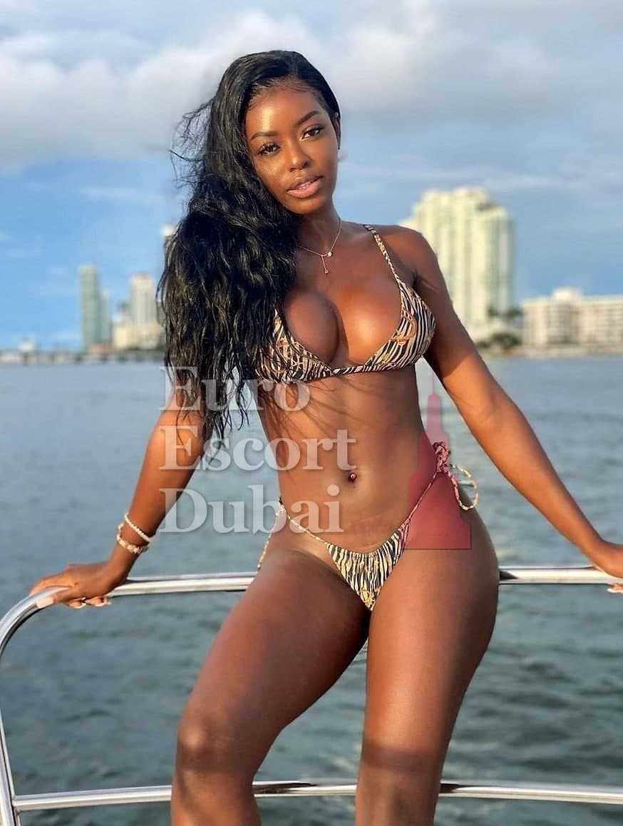 Nahla, 25, escort in Sharjah — black hair, Emirati (photo 1 of 5)