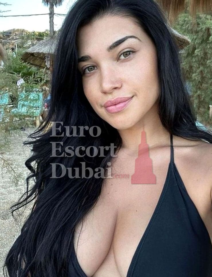 Avery, 21, escort in Sharjah — black hair, French (photo 1 of 6)