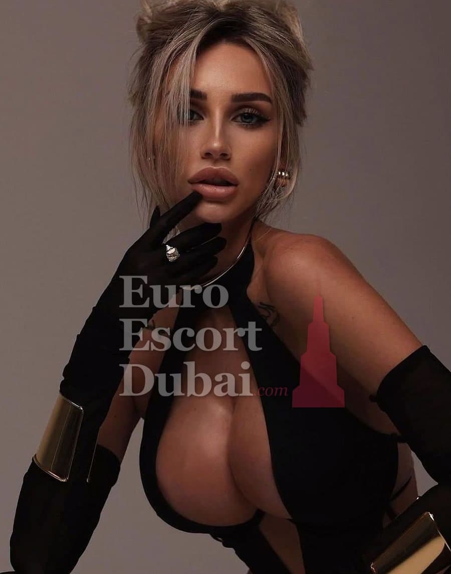 Marie, 23, escort in Abu Dhabi — blonde hair, 174 cm (photo 1 of 4)