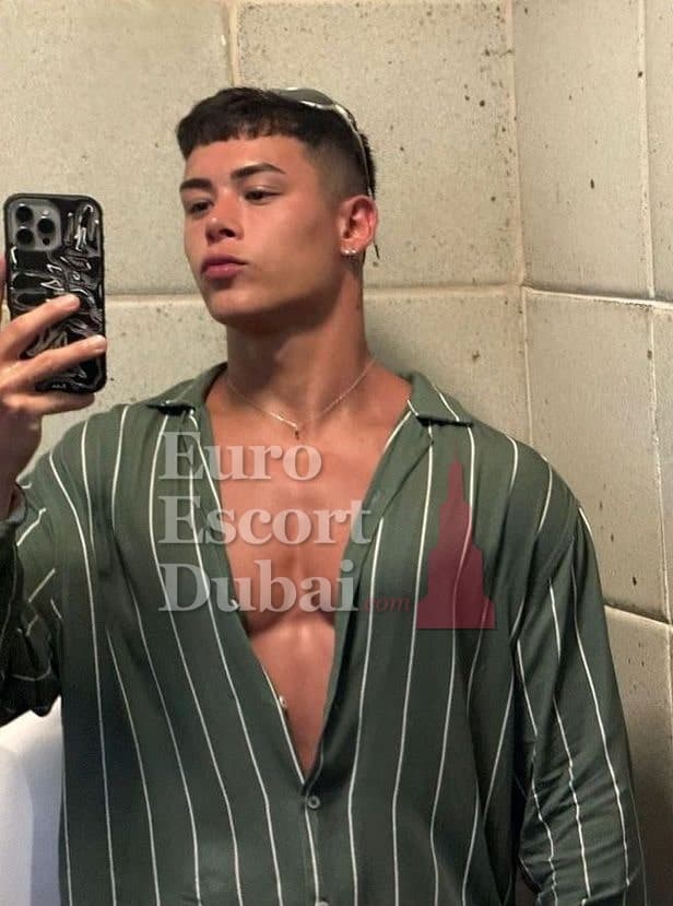 Paul, 22, escort in Dubai — black hair, 170 cm (photo 1 of 13)