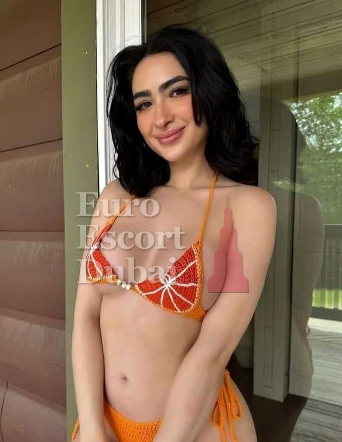 Rawan, 23, escort in Ras Al Khaimah — brown hair, 173 cm (photo 1 of 4)