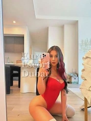 Alba, 19, escort in Dubai — black hair, Colombian (photo 1 of 9)