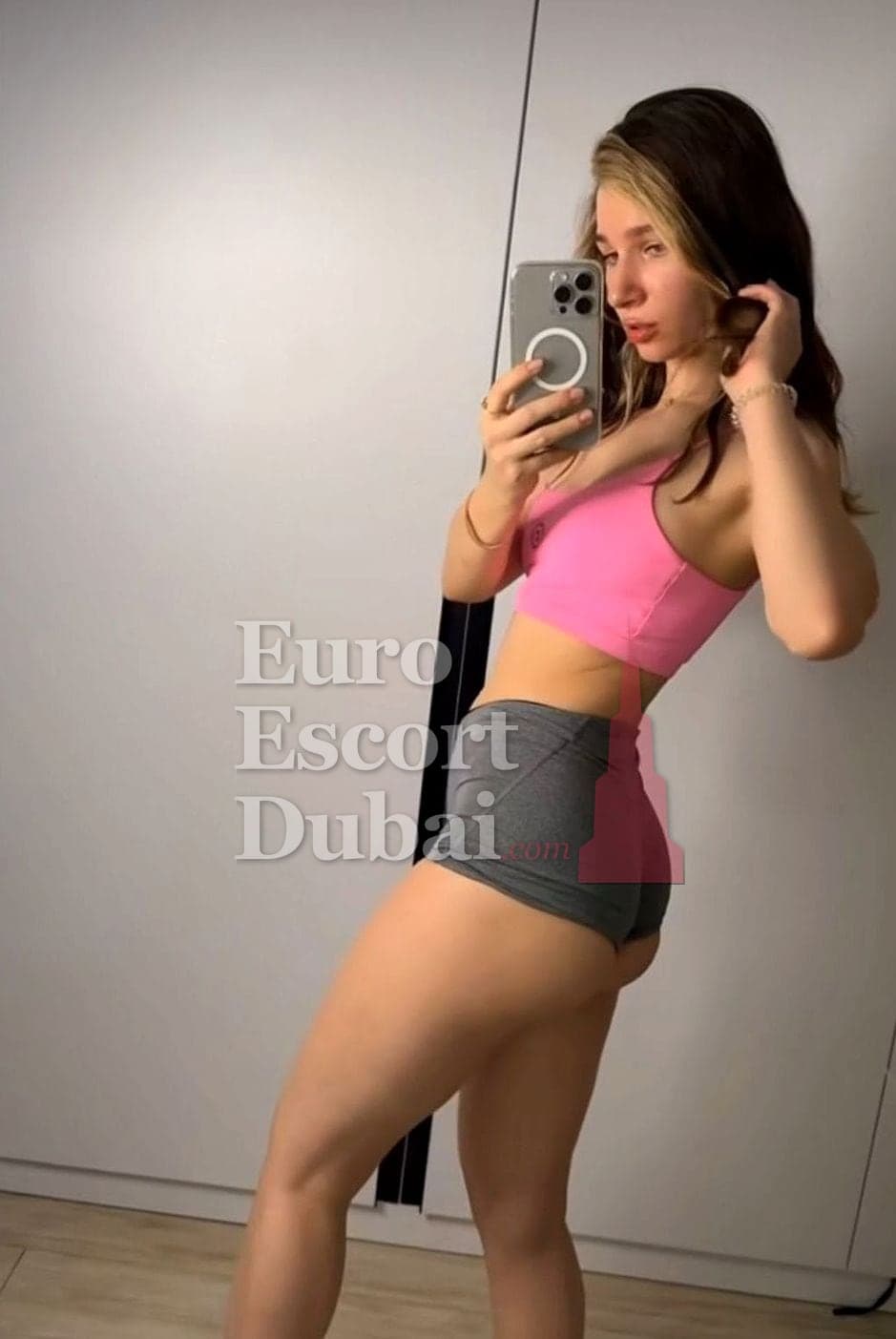 Deniz, 27, escort in Dubai — brown hair, Turkish (photo 1 of 4)