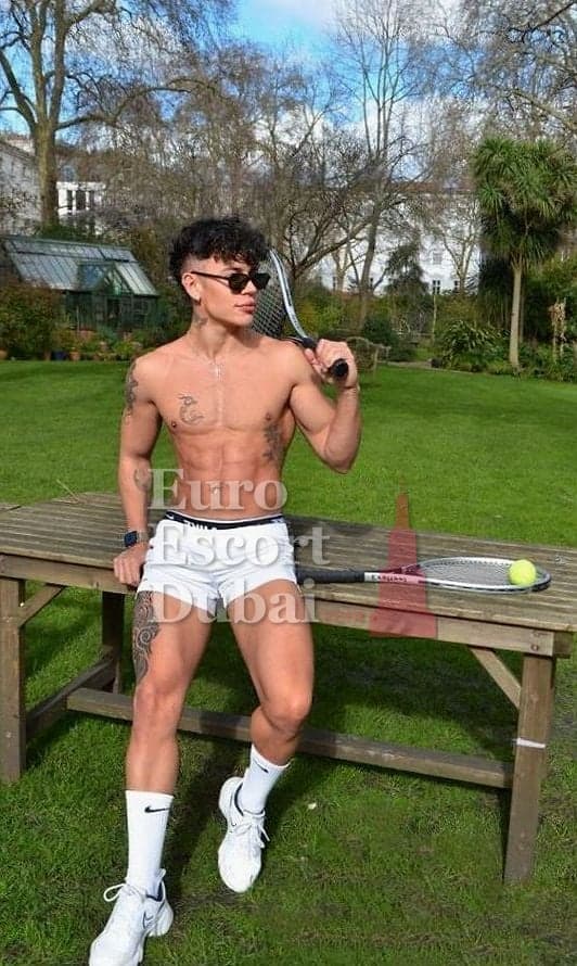Easton, 21, escort in Dubai — black hair, 173 cm (photo 1 of 13)