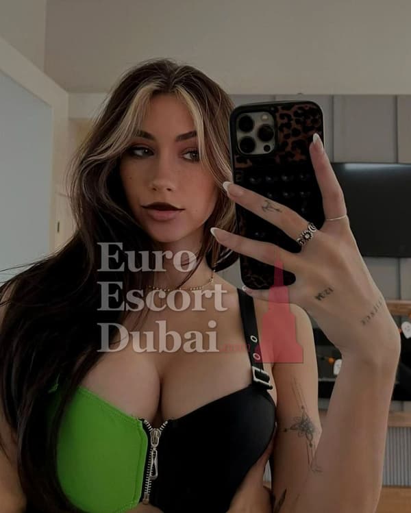 June, 28, escort in Abu Dhabi — brown hair, 177 cm (photo 1 of 4)