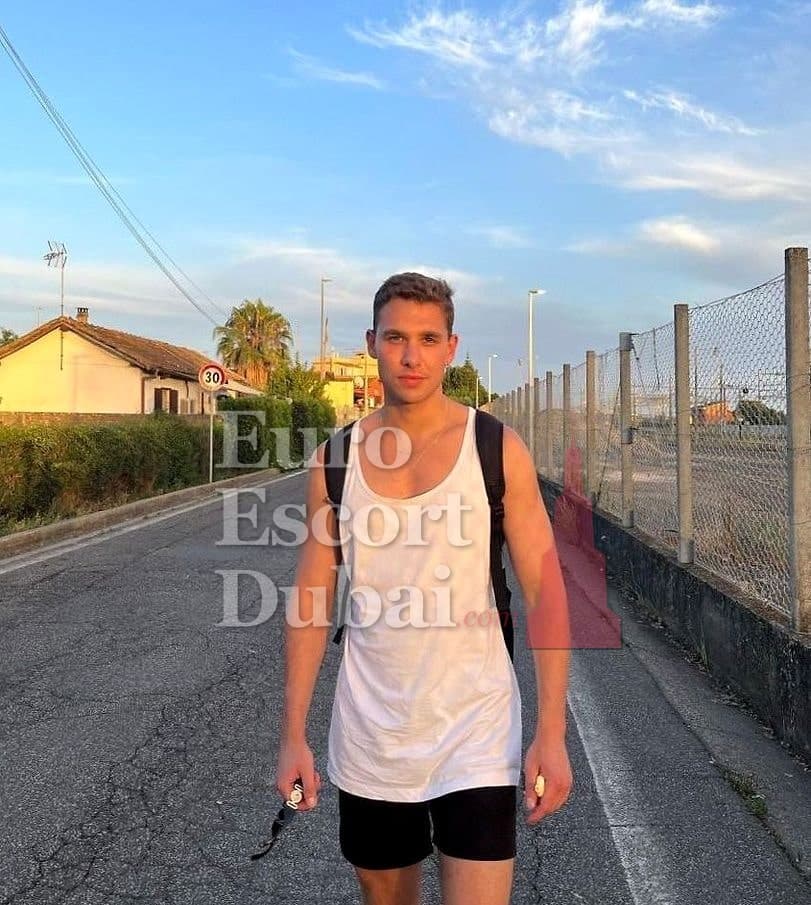 Hassan, 26, escort in Dubai — brown hair, 188 cm (photo 1 of 11)