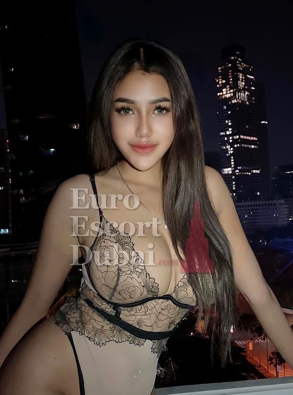 Chau, 28, escort in Abu Dhabi — black hair, 168 cm (photo 1 of 5)